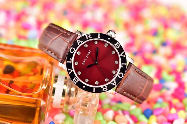 ブルガリ時計正面デザイン